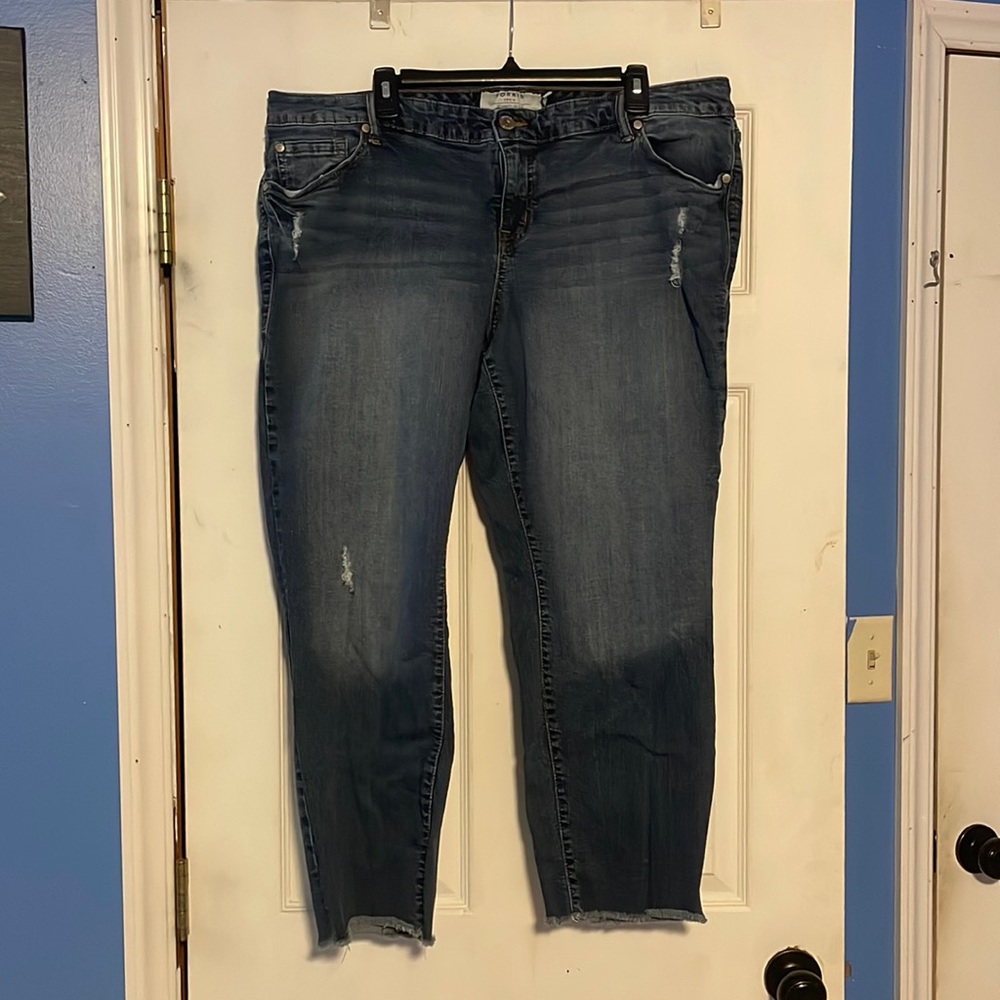 EUC Torrid Boyfriend frayed hem ankle length jeans - size 20